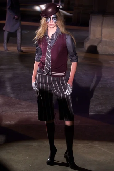 Look 30